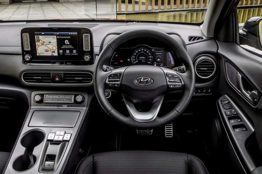 Панель приборов Hyundai Kona Electric (OS) 2018 года  (UK) (фото 39 из 40)